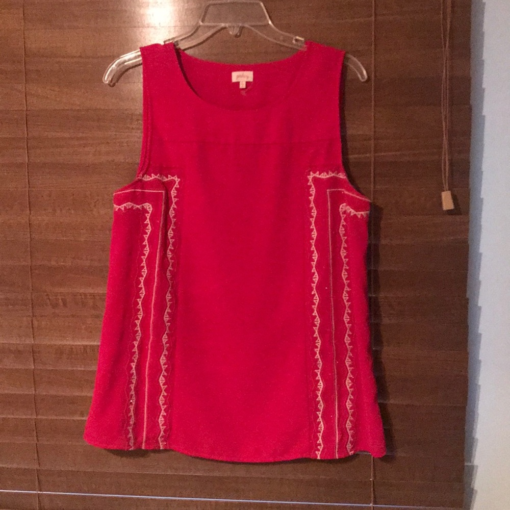 Pink tank with white detail on side